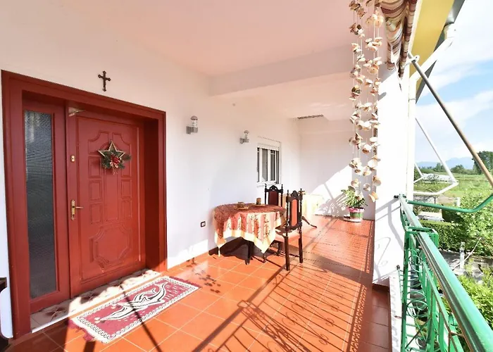 Auberge de jeunesse Marku *