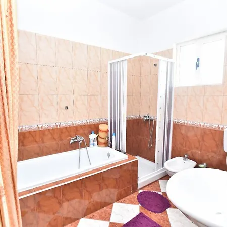 Hostel Marku